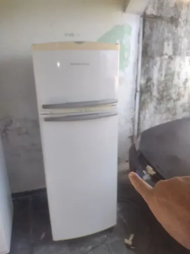 Geladeira Brastemp Frost Free funcionando perfeitamente tanto em baixo como em cima (127 v