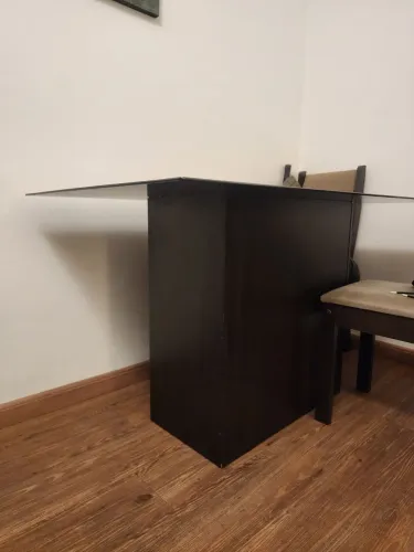 Mesa de Jantar com tampo de vidro + 6 cadeiras - ótimo estado
