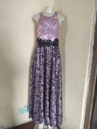 vende roupas femininas usadas bem conservadas