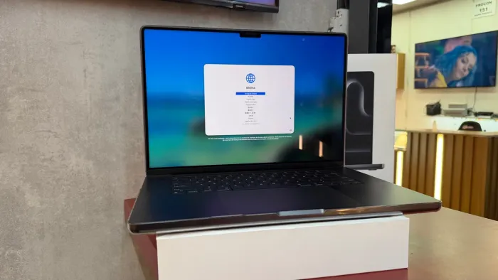 MacBook Pro M3 16GB/512GB tela 16 polegadas seminovo (90 dias de garantia) (LOJA FÍSICA)