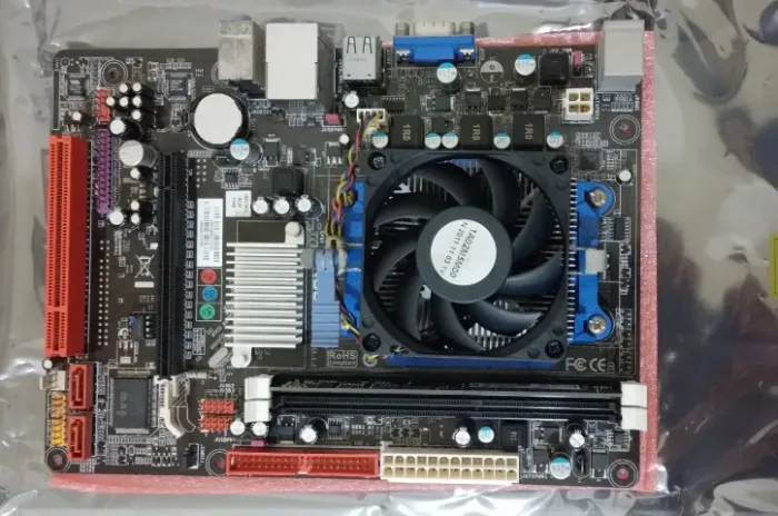 KIT Placa Mãe BIOSTAR N68SCM3S Processador AMD Athlon II X2 250 3.00GHz
