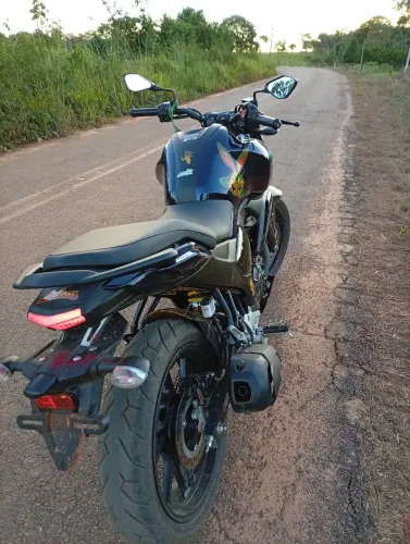 Moto impecável