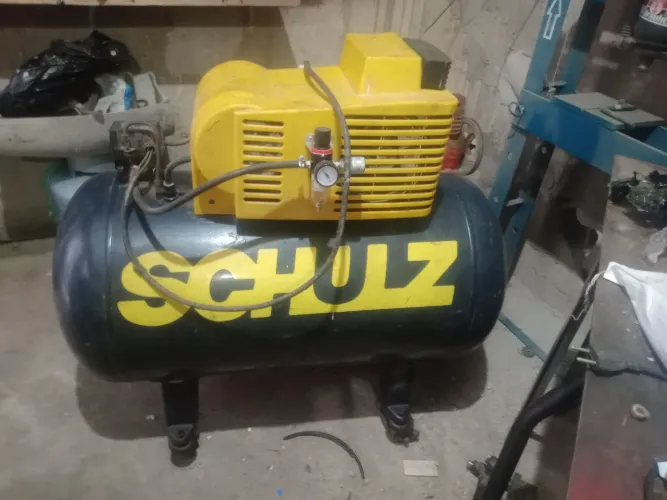 Vendo 02 Compressores de ar SCHUZ