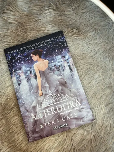 Livro A Herdeira - Kiera Cass