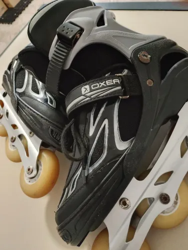 Vendo pantis por 100 reais para vir buscar ok ele acende as rodinhas ok 