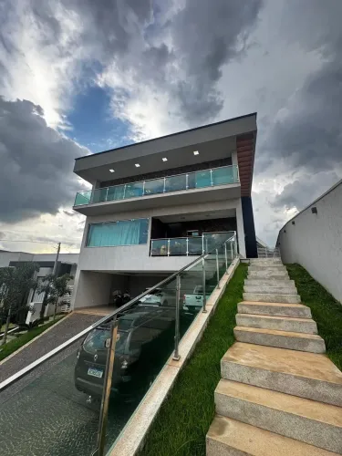 Condomínio do Lago - Casa à Venda 4 suítes no Condomínio do Lago em Goiânia-GO.