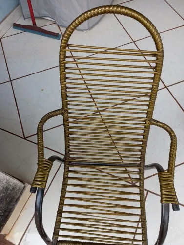 Vendo esta cadeira de fio de criança 