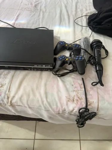 DVD com karaokê e jogos