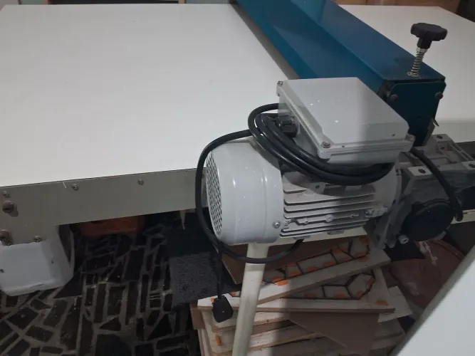 Vendo máquina de fazer caixas