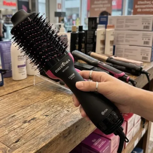 Britânia Escova Secadora Bec02pr 4 Em 1 1300w <br><br>139,90