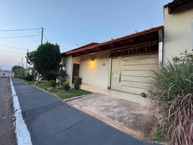 VENDE-SE LINDA CASA NO CONDOMÍNIO MORUMBI 1- Goiânia - GO