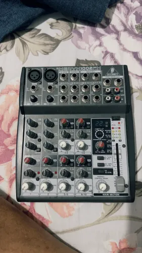 Mesa de Som Behringer Xenyx 1002FX (Com Fonte Original)