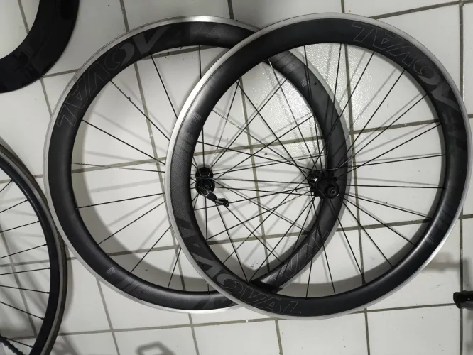 Rodas carbono aro 700 50mm Concepts 950F