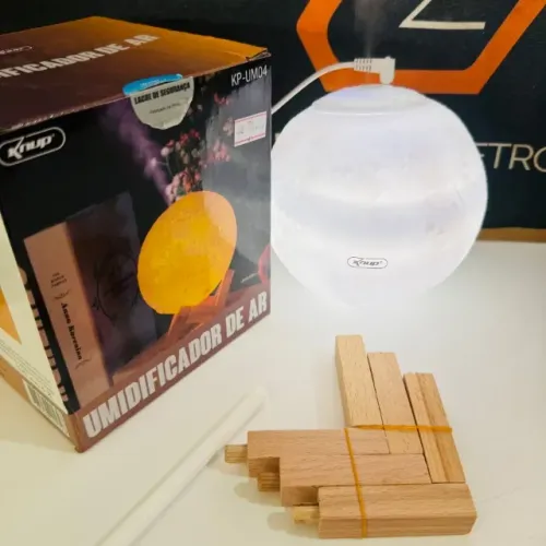 Aromatizador e Luminária em formato Lua