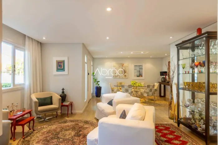 Casa Térrea em Condomínio à Venda em Santa Felicidade 3 Suítes, Jardim e Espaço Gourmet |