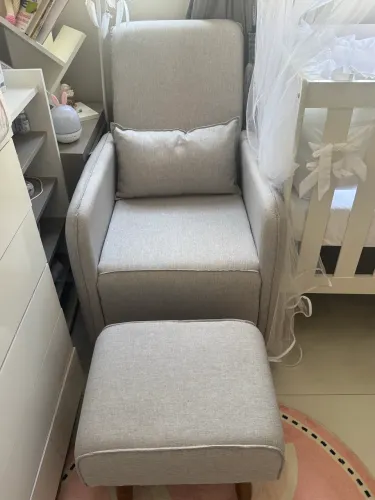 Poltrona de Amamentação + Puff para os Pés