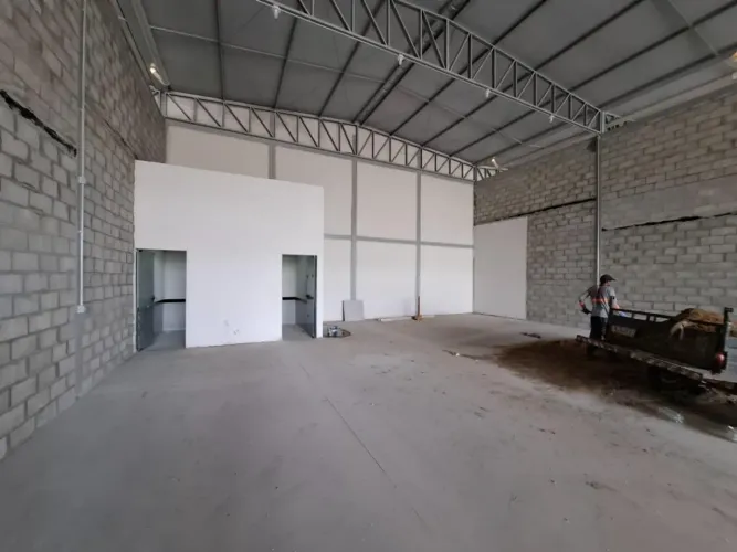 GALPÃO 2 COMERCIAL DE 300 M² - AV. VILLE