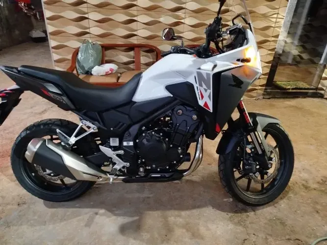 Vendo moto NX 500, novíssima, único dono tirada diretamente da Honda.