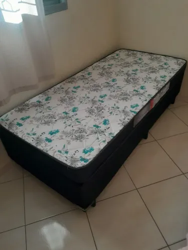 Vendo 2 Camas de Solteiro com Colchão PortoBel D 33 de Espuma novos R$ 250,00 cada.