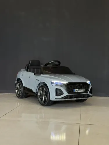 Carrinho elétrico infantil AUDI E-TRON
