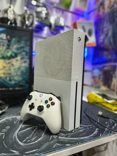 Vendo Xbox One S 1tb completo com 400 jogos digitais 