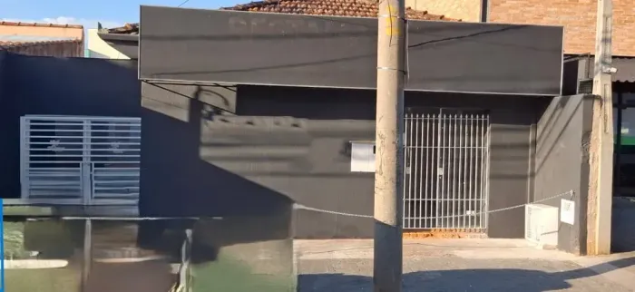 Imóvel para venda possui 188 metros quadrados em Vila Teixeira - Salto - SP