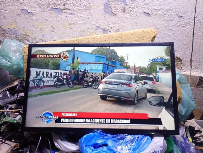 Vendo tv Samsung 28 polegadas não tem garantia não faço entrega 350 menor preço 300 