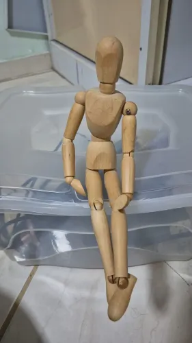 Boneco de madeira articulado
