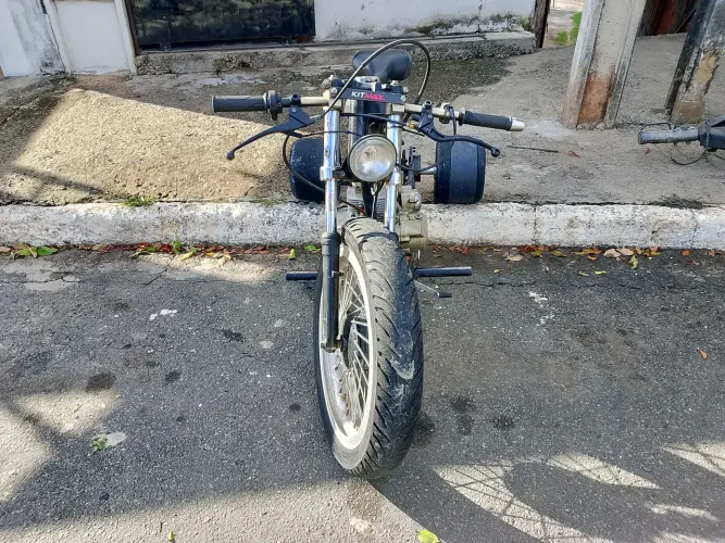 Vendo triciclo com motor 125 cg