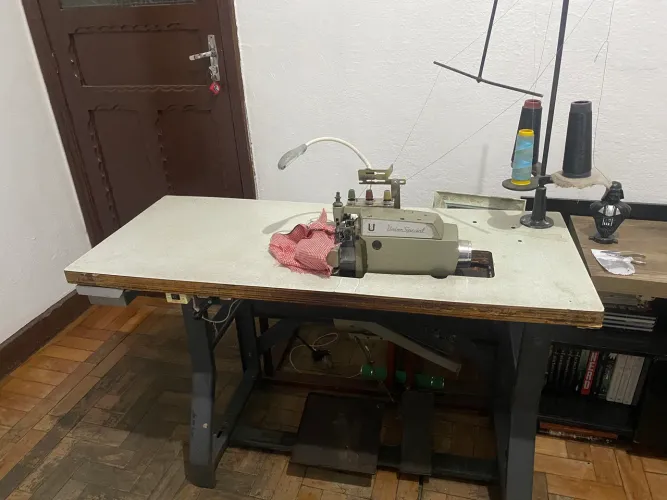 Máquina Overlock Industrial Union Special (Tatuzinho)