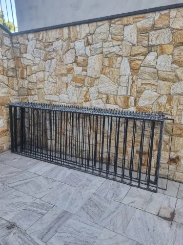 Grade para muro com espetos