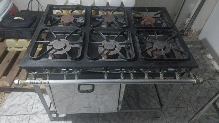Fogão Industrial 6 bocas c/ forno METALMAQ