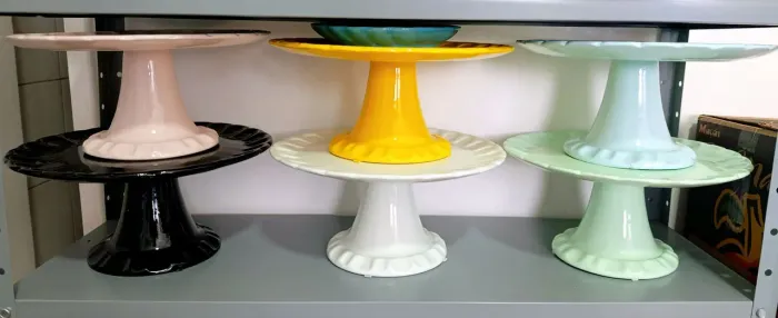 Boleira de cerâmica esmaltada decoração pegue e monte