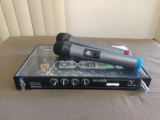 Videokê profissional com 9260 canções e pontuação real