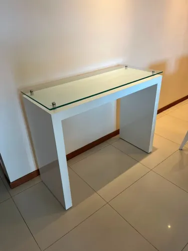 Aparador Moderno Branco com Tampo de Vidro