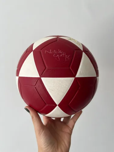 Bola de futevôlei Mikasa ( Natália Guitler