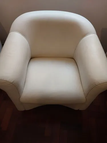 Sofá  de couro branco oferta 