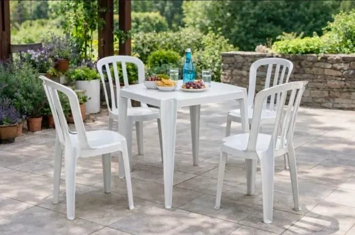 CONJUNTO DE MESA COM 4 CADEIRAS