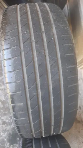 Vendo pneu 