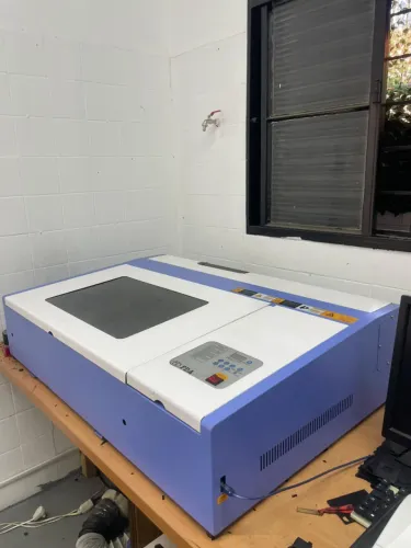 Maquina de corte a laser CO2 60x40cm - 50w completa com chiller 5000 e exaustor