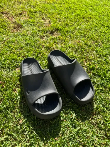 Chinelo Nike preto 34/35