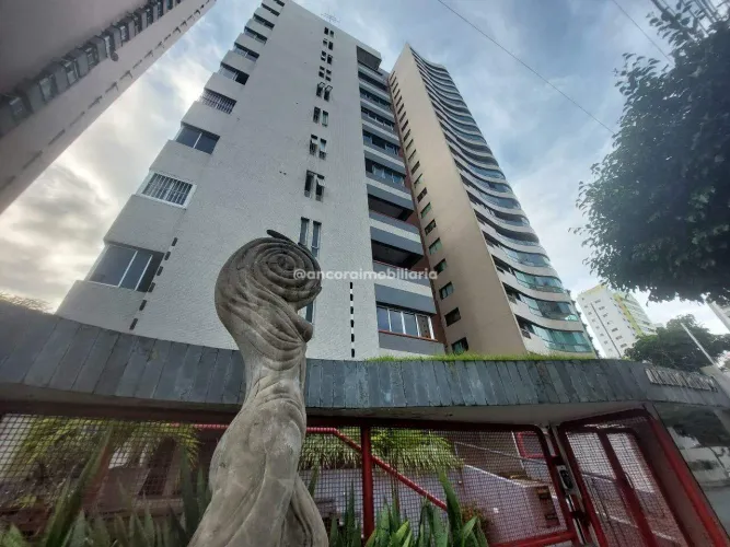 Apartamento com 114m², 3 quartos, suíte, varanda e planta ampla no Espinheiro | Edf. Arman