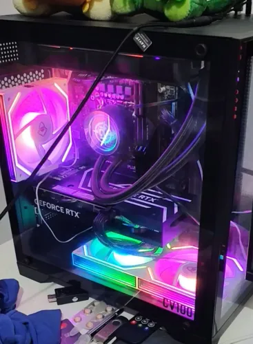 Vendo PC Gamer i5 12700K 4060 32gb ram, SSD 480 Water cooler n fans