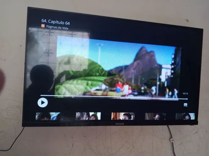 Vendo está TV 32 polegadas smart tv. Pega internet.