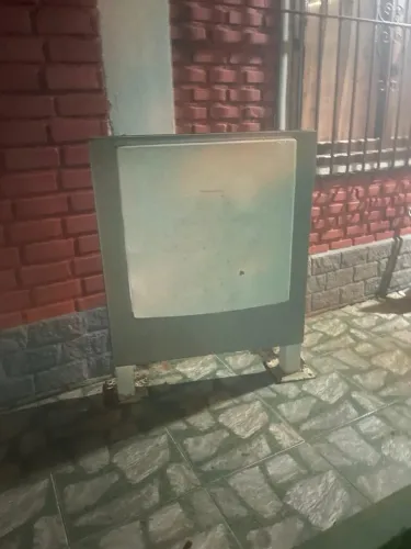 Letreio luminosos grande de pé. (Posto de gasolina e outros)