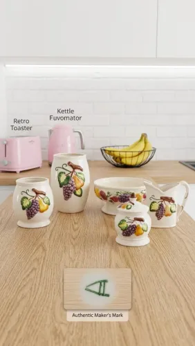 Jogo Completo de Cerâmica Artesanal Assinada - Tema Frutas em Relevo (5 Peças)