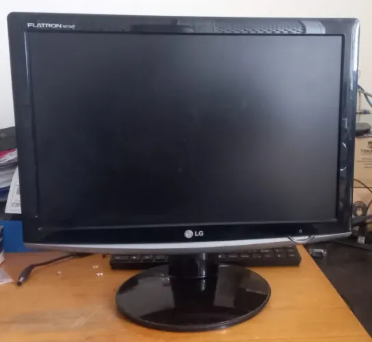 Vendo Monitor LG (leia todo o anúncio)