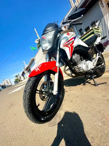 Vendo Honda CG Titan 150 EX 2015 - Excelente estado!