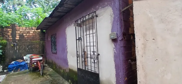 Vendo casa no barreiro com quarto, cozinha, sala e banheiro