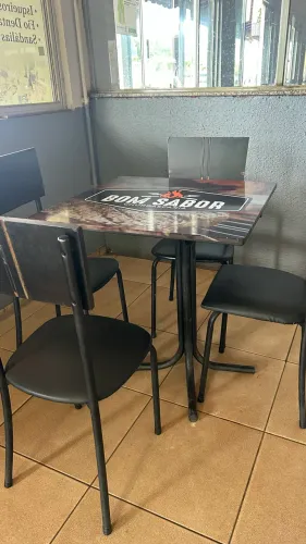 Conjunto: Mesa + 4 Cadeiras